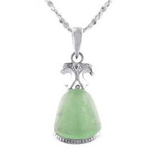 925純銀爭春翡翠吊墜與項鏈套裝 典雅與高貴的完美結合